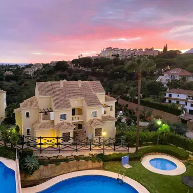 Venta de ático dúplex en Elviria