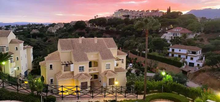 Venta de ático dúplex en Elviria 1