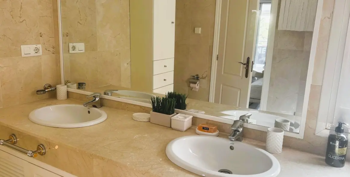 Продажа двухуровневого пентхауса в Elviria 8