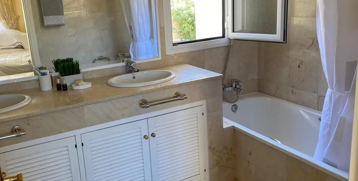 Продажа двухуровневого пентхауса в Elviria 9