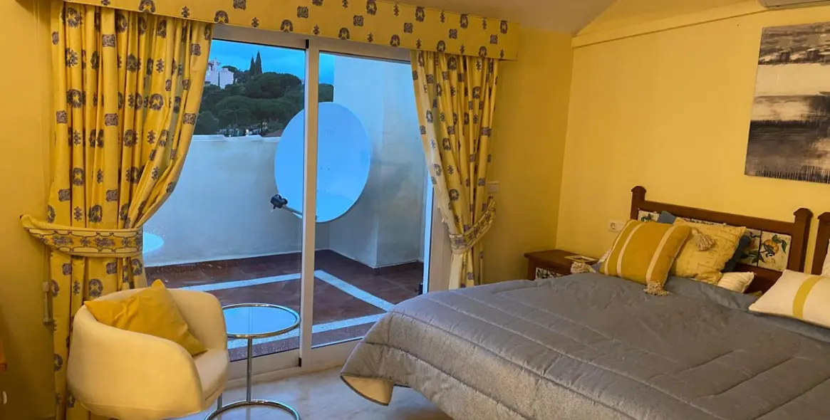 Продажа двухуровневого пентхауса в Elviria 15