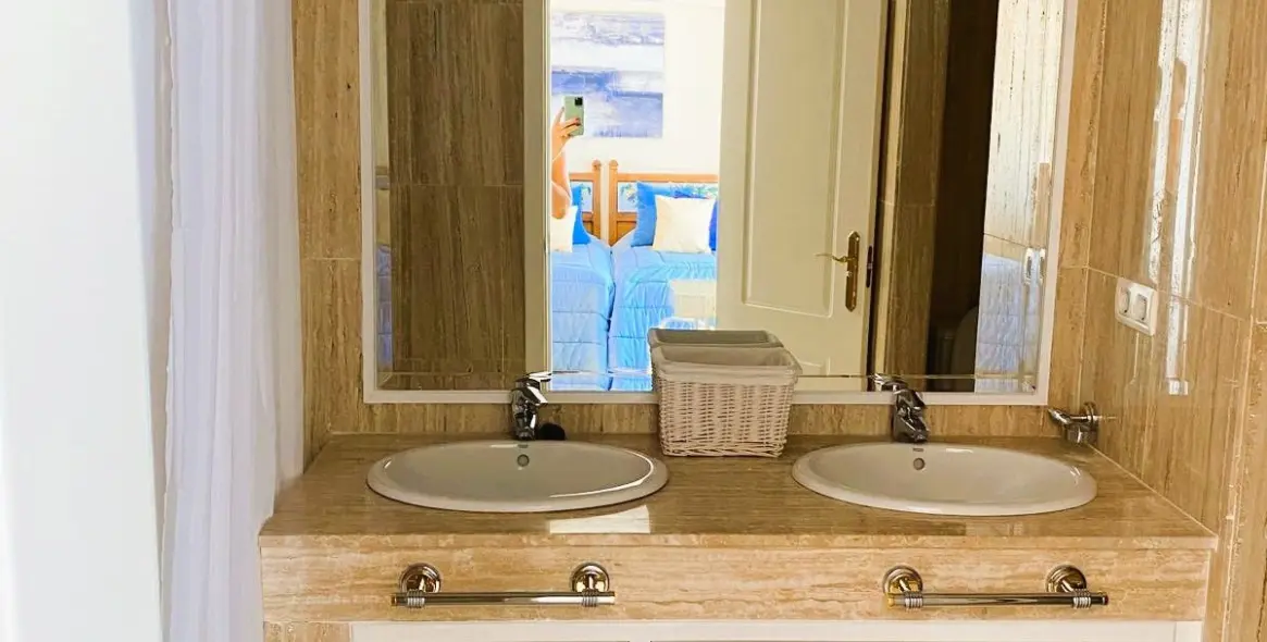 Продажа двухуровневого пентхауса в Elviria 17