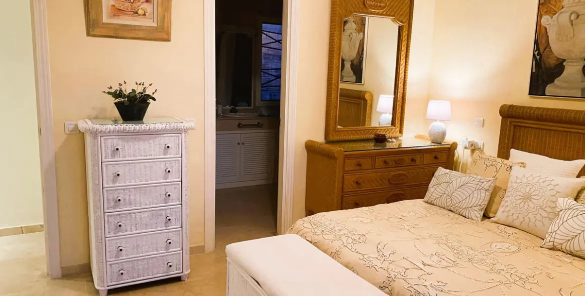 Продажа двухуровневого пентхауса в Elviria 18