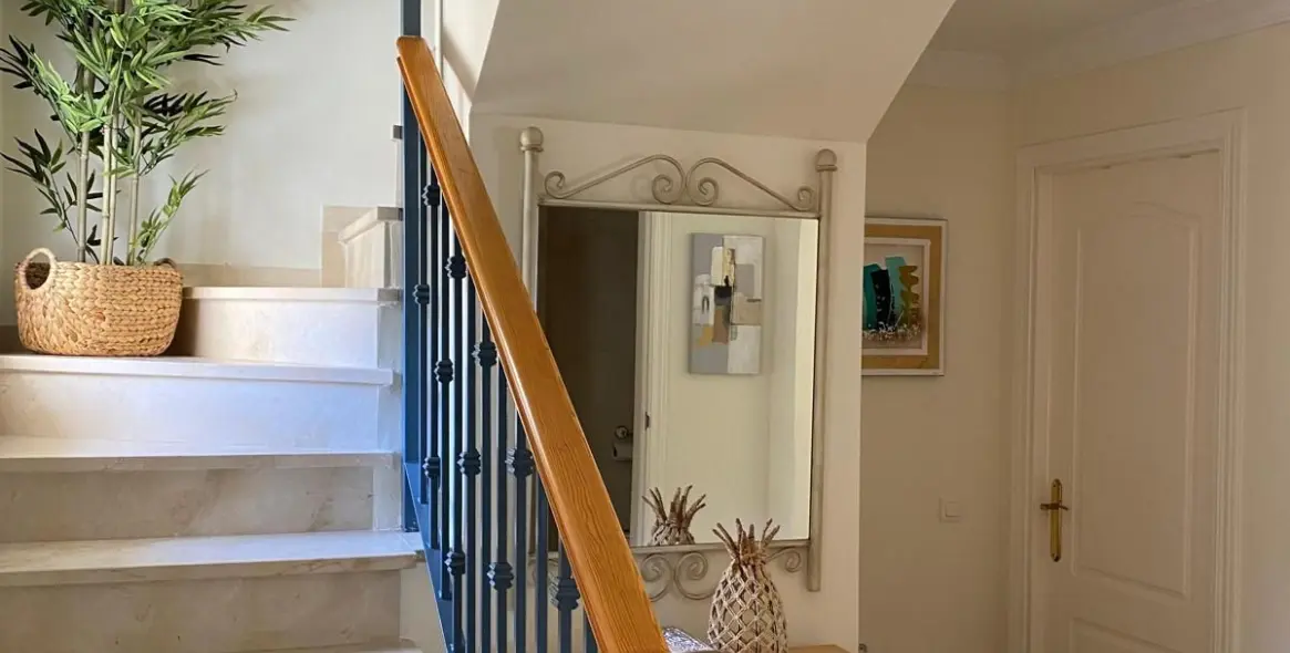 Продажа двухуровневого пентхауса в Elviria 19