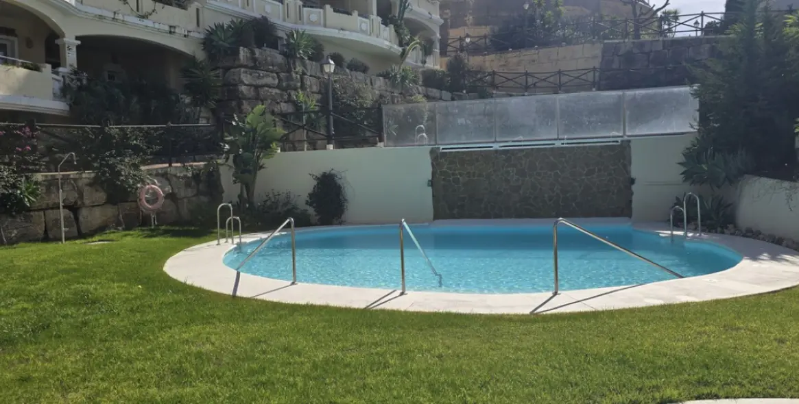 Продажа двухуровневого пентхауса в Elviria 44