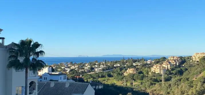 Sale of penthouse duplex in Elviria 3