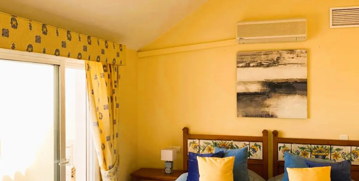 Venta de ático dúplex en Elviria 15