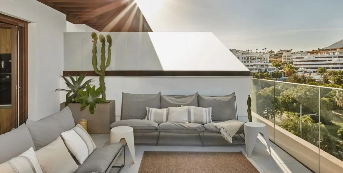 Продажа апартаментов на среднем этаже в Estepona 2