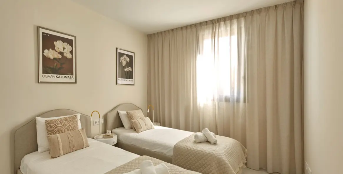 Продажа апартаментов на среднем этаже в Estepona 13