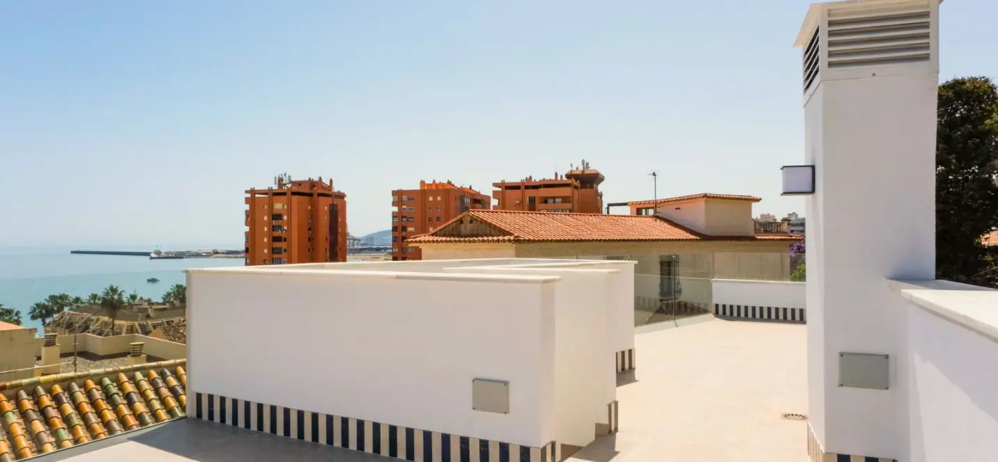 Продажа двухуровневых апартаментов в Málaga Este 4