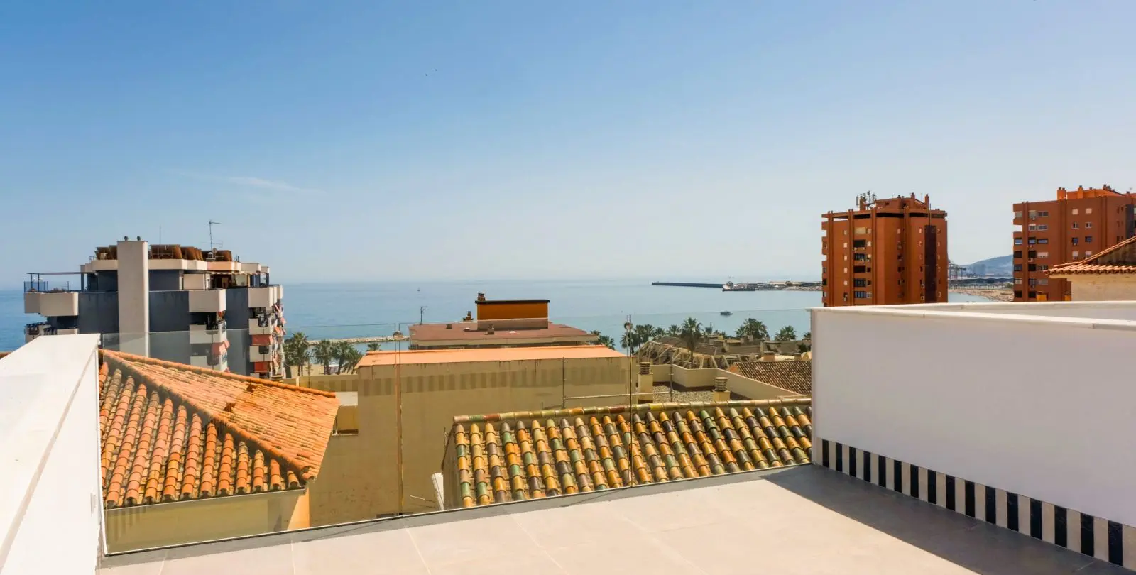 Продажа двухуровневых апартаментов в Málaga Este 7