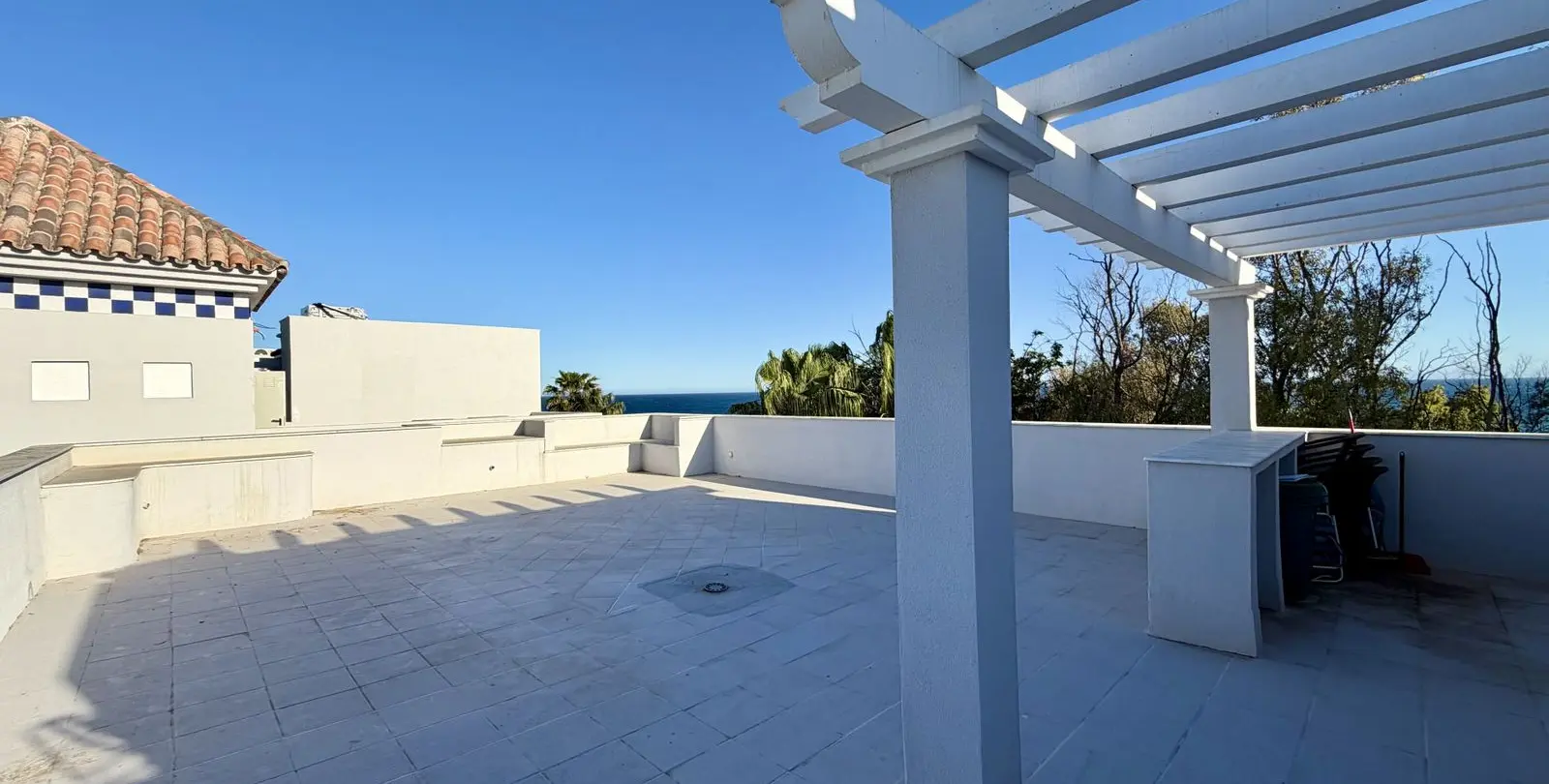 Sale of penthouse duplex in Estepona 1