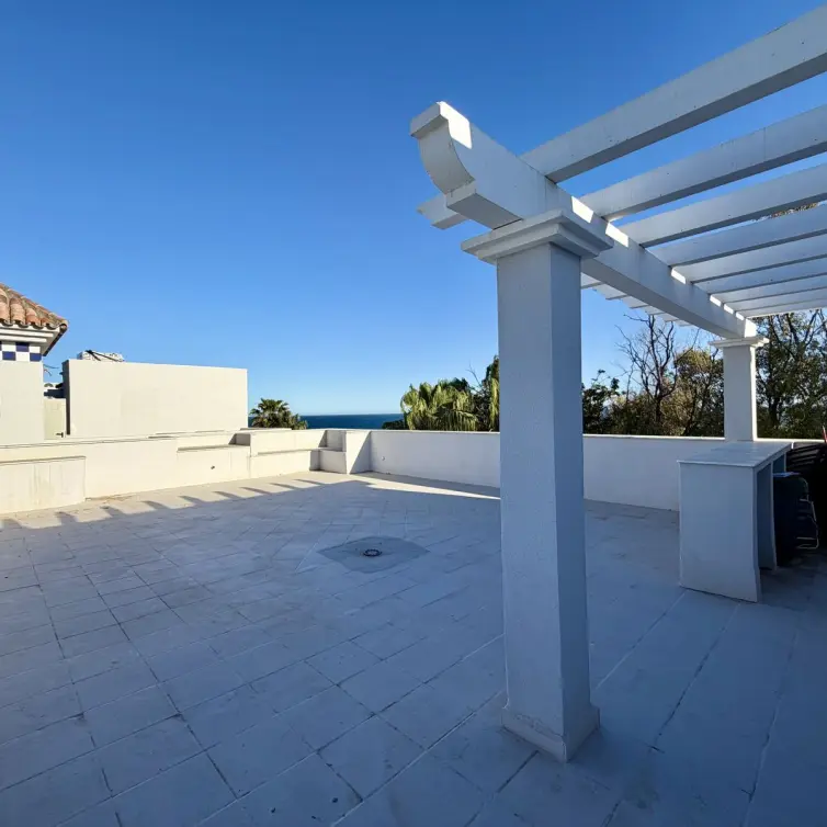 Sale of penthouse duplex in Estepona