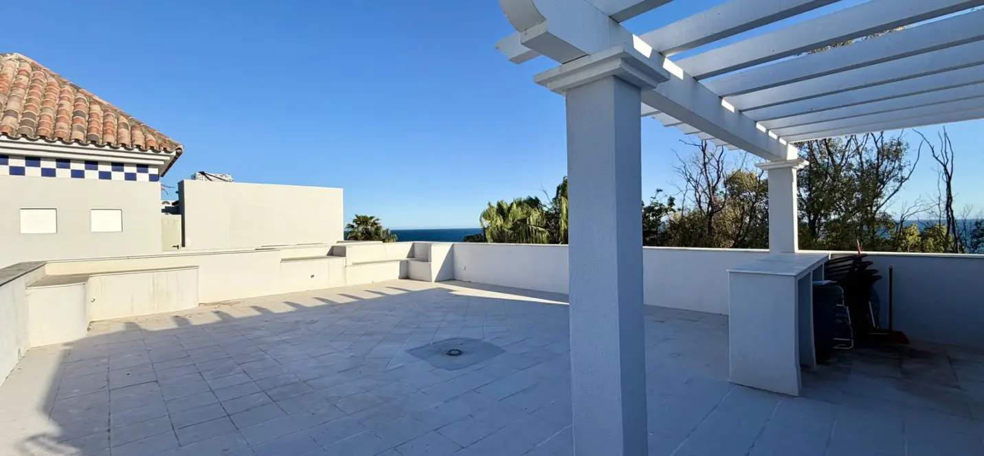 Sale of penthouse duplex in Estepona 0