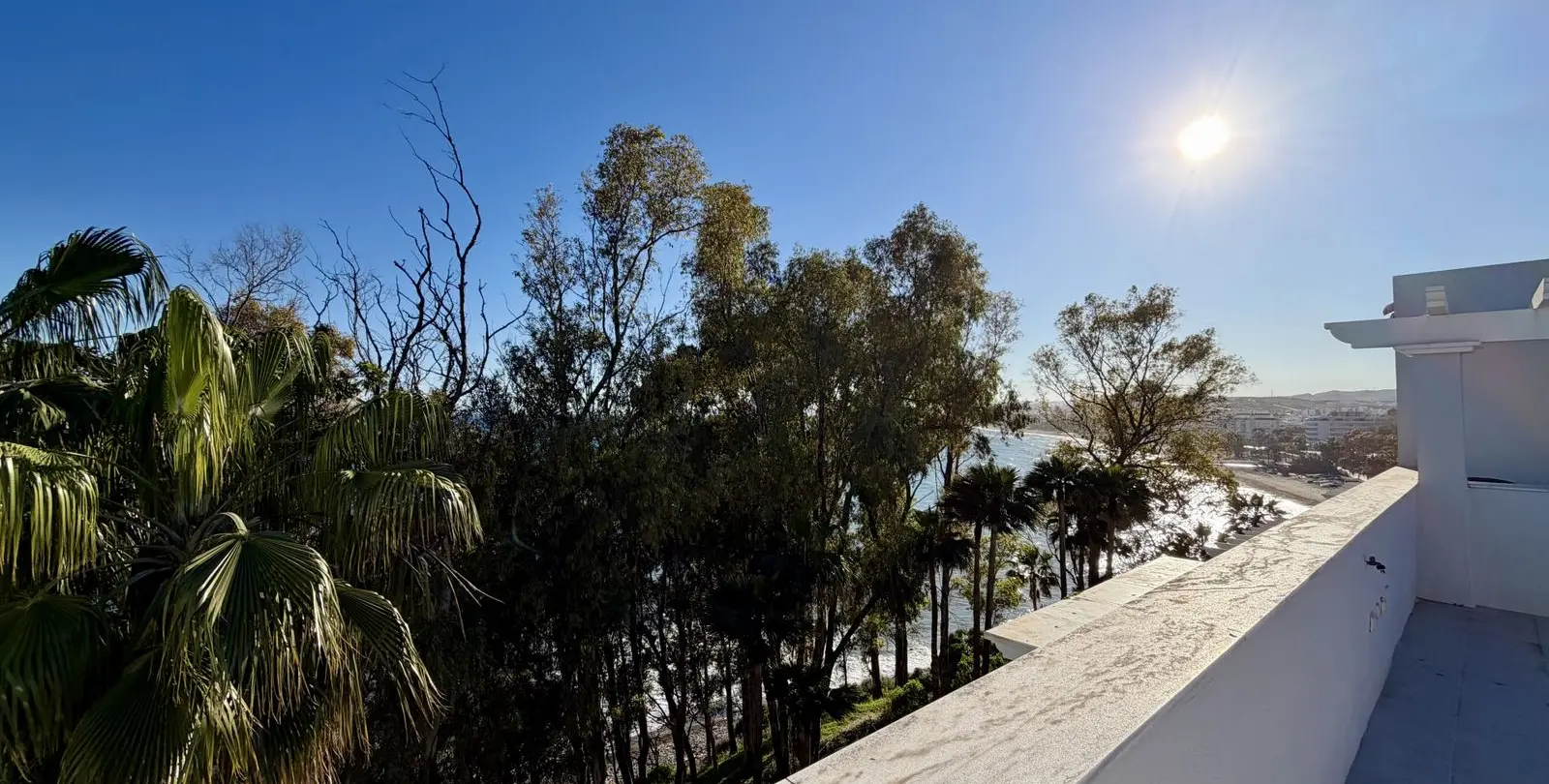 Sale of penthouse duplex in Estepona 2