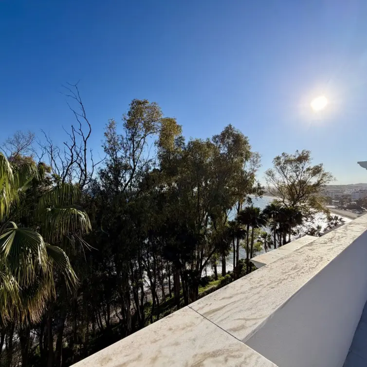 Sale of penthouse duplex in Estepona
