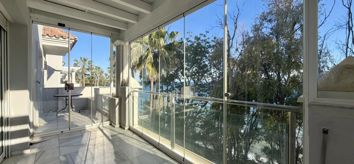 Sale of penthouse duplex in Estepona 2