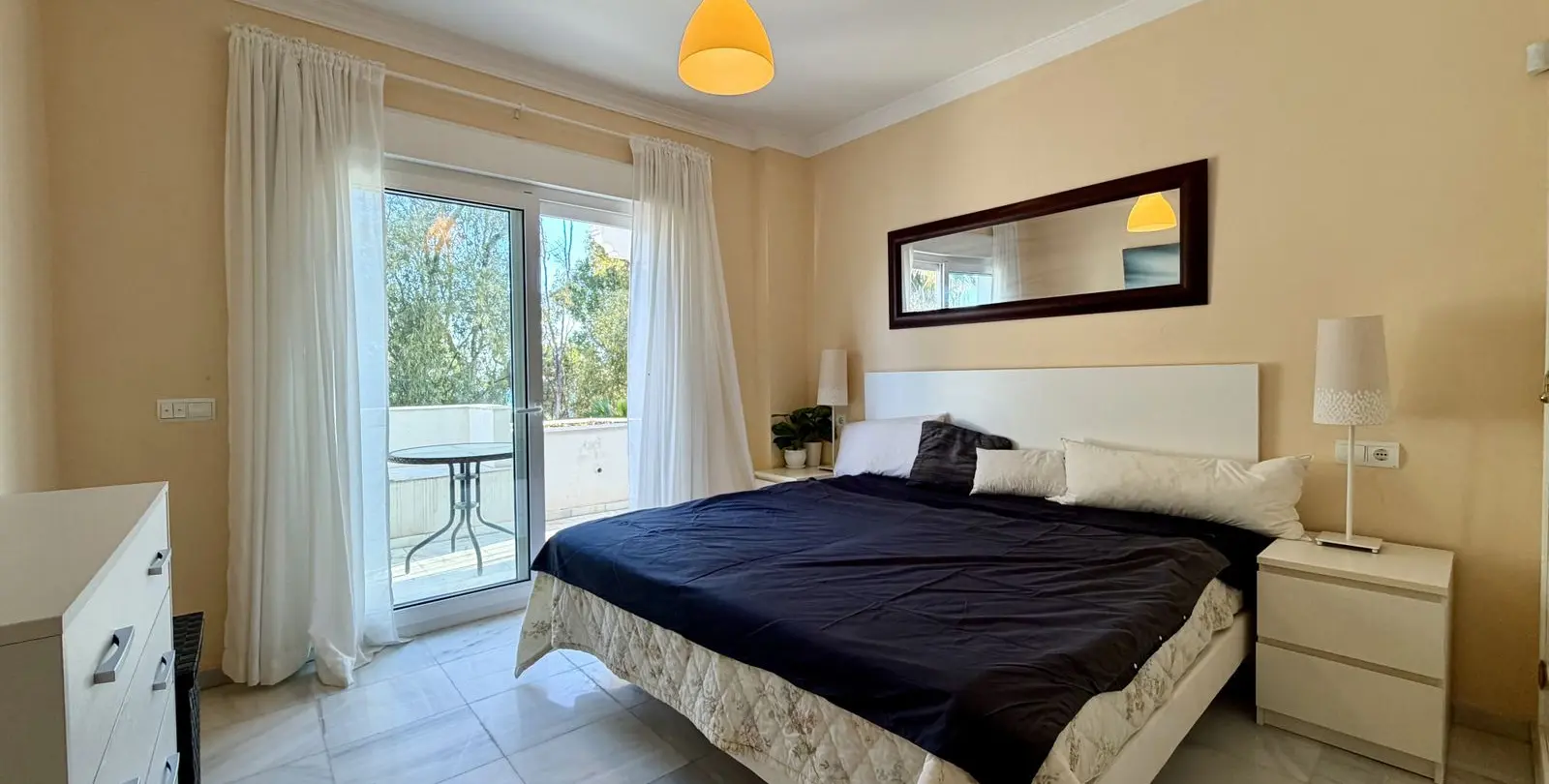 Sale of penthouse duplex in Estepona 11