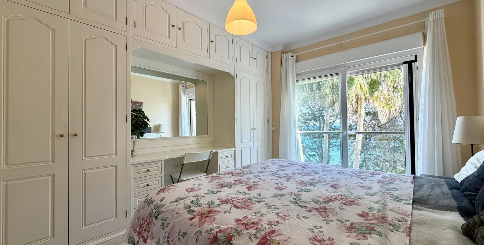 Sale of penthouse duplex in Estepona 14