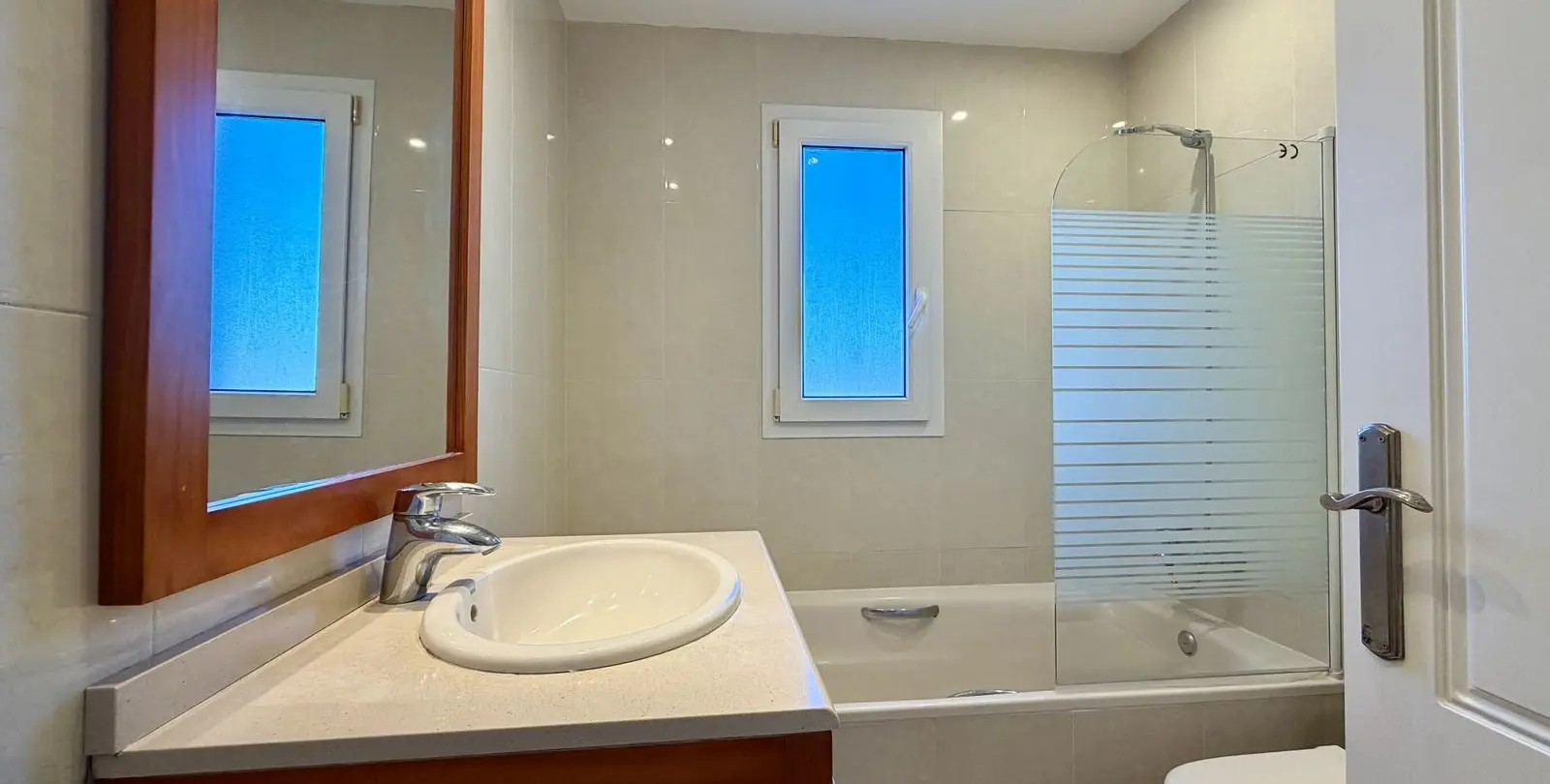 Sale of penthouse duplex in Estepona 16