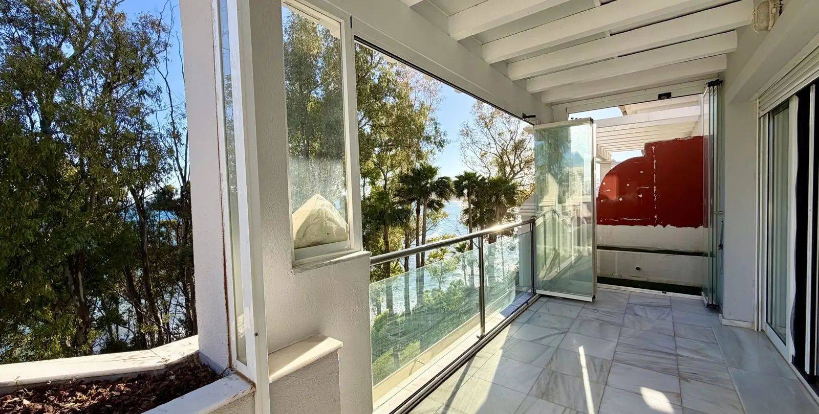 Sale of penthouse duplex in Estepona 18
