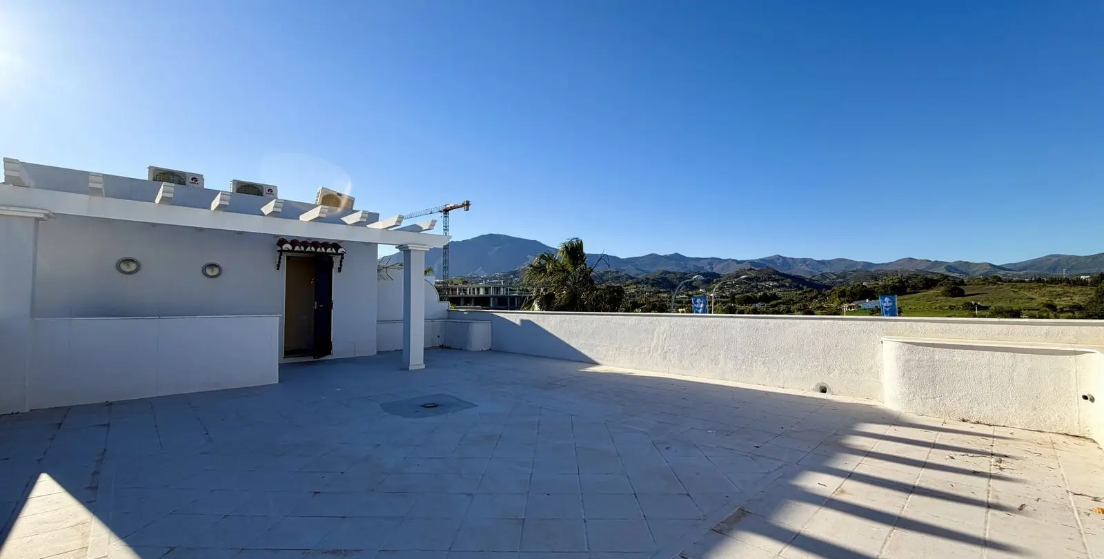Sale of penthouse duplex in Estepona 19