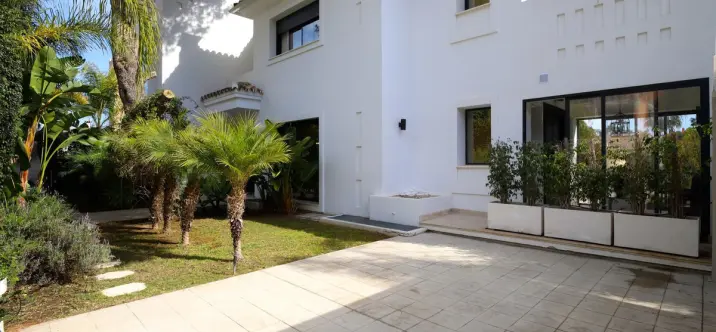 Sale of detached villa in Nueva Andalucía 2