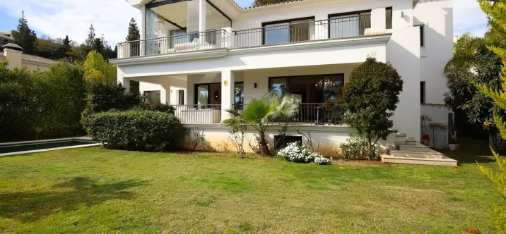 Sale of detached villa in Nueva Andalucía 4