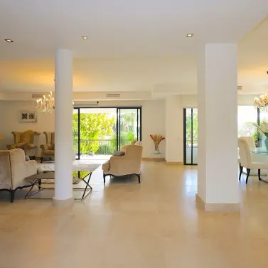 Sale of detached villa in Nueva Andalucía
