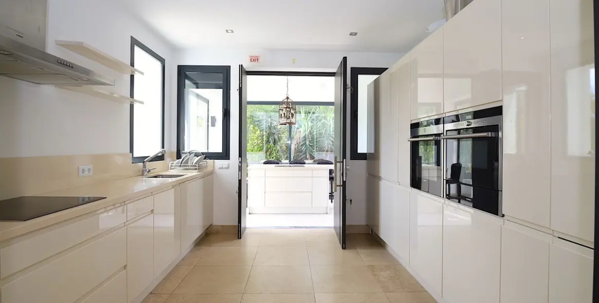 Sale of detached villa in Nueva Andalucía 19