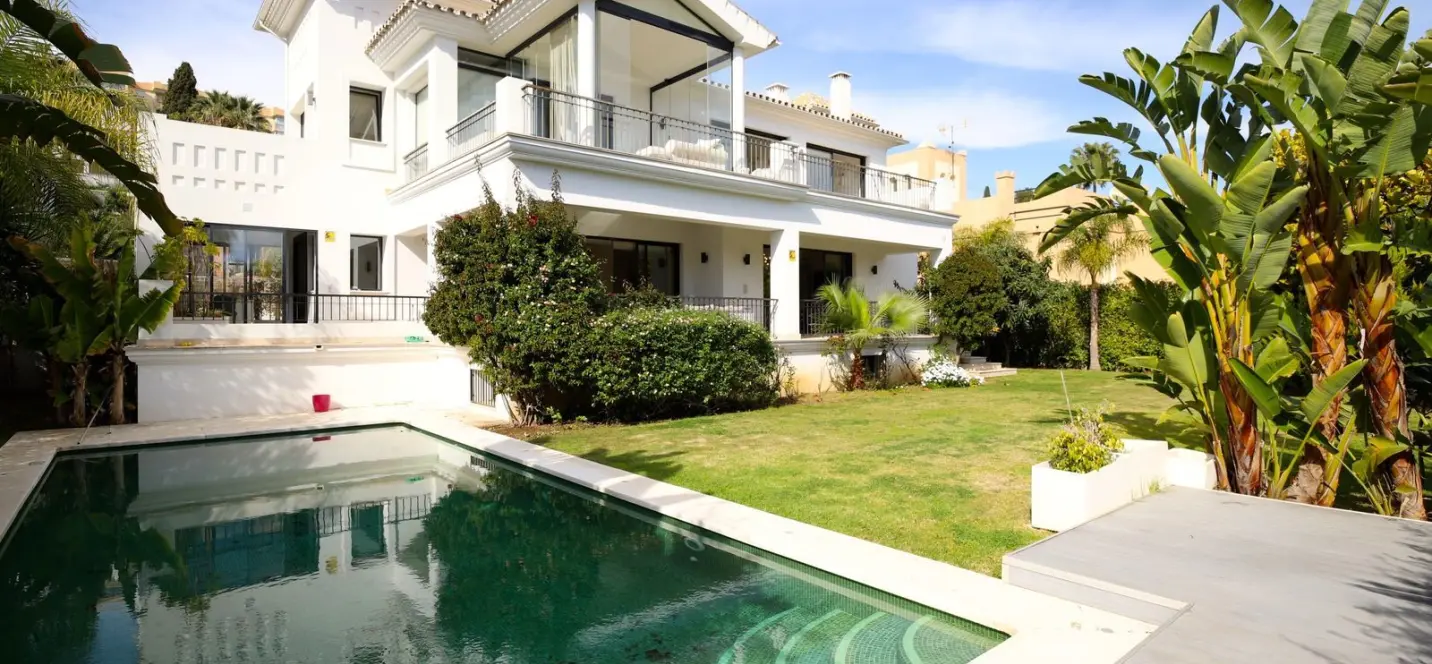 Sale of detached villa in Nueva Andalucía 0