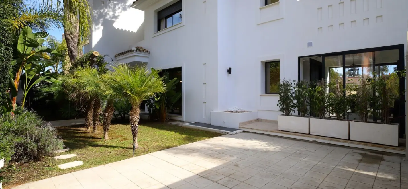 Sale of detached villa in Nueva Andalucía 2