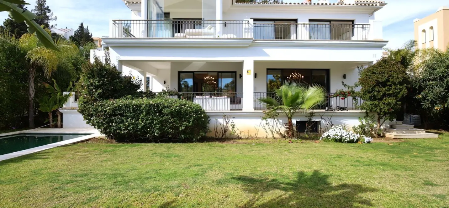 Sale of detached villa in Nueva Andalucía 3