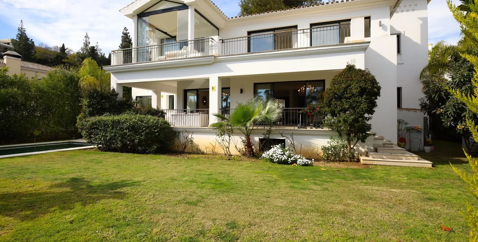 Venta de villa independiente en Nueva Andalucía 5