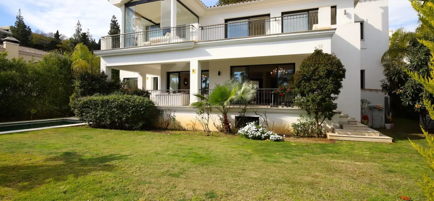 Sale of detached villa in Nueva Andalucía 4