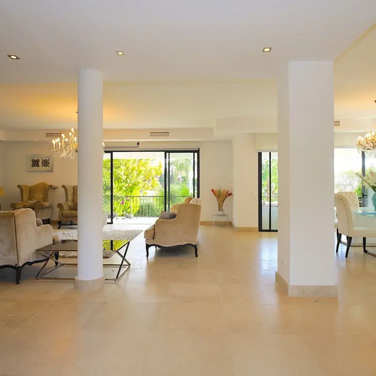 Sale of detached villa in Nueva Andalucía