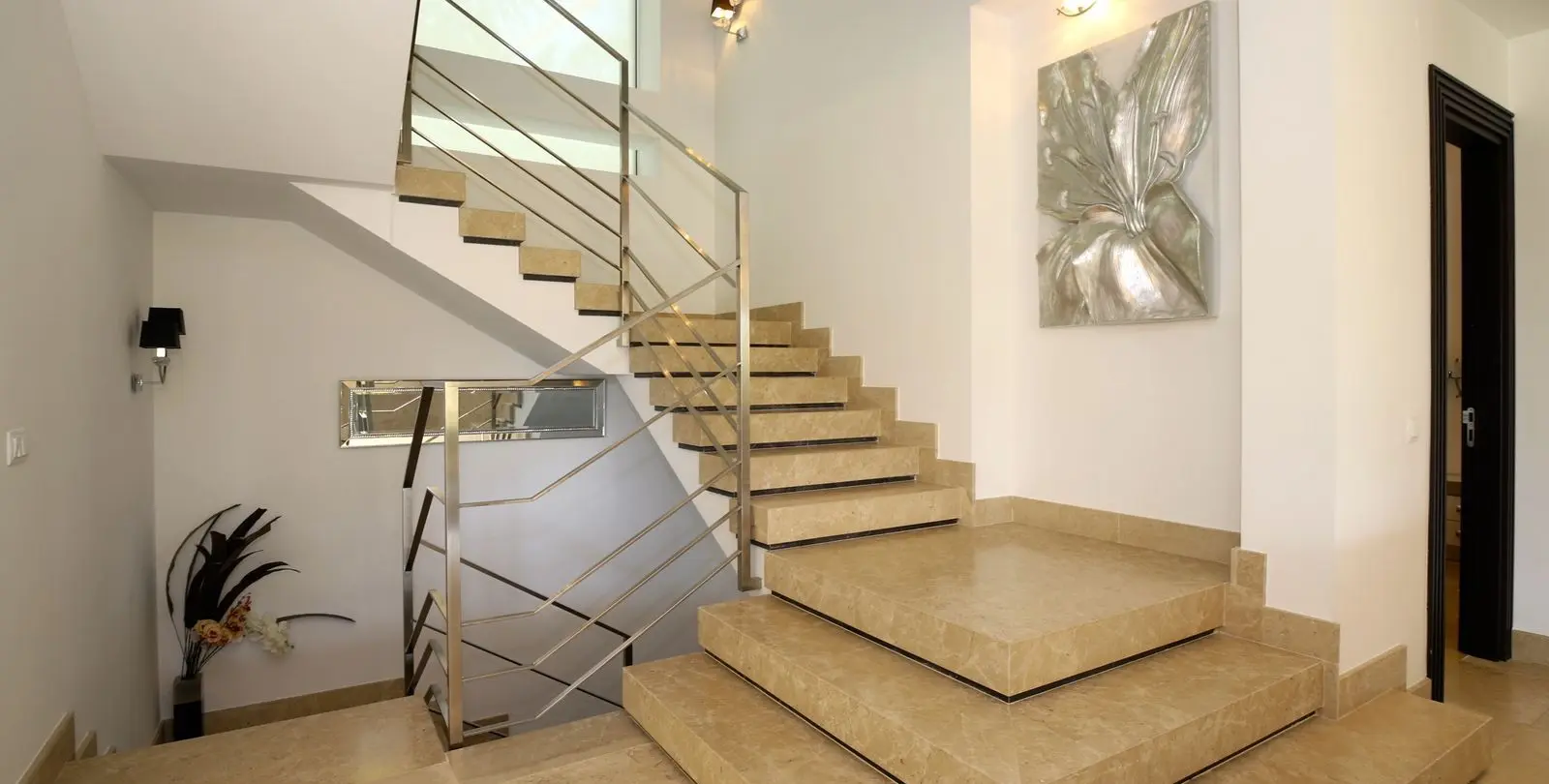 Venta de villa independiente en Nueva Andalucía 21