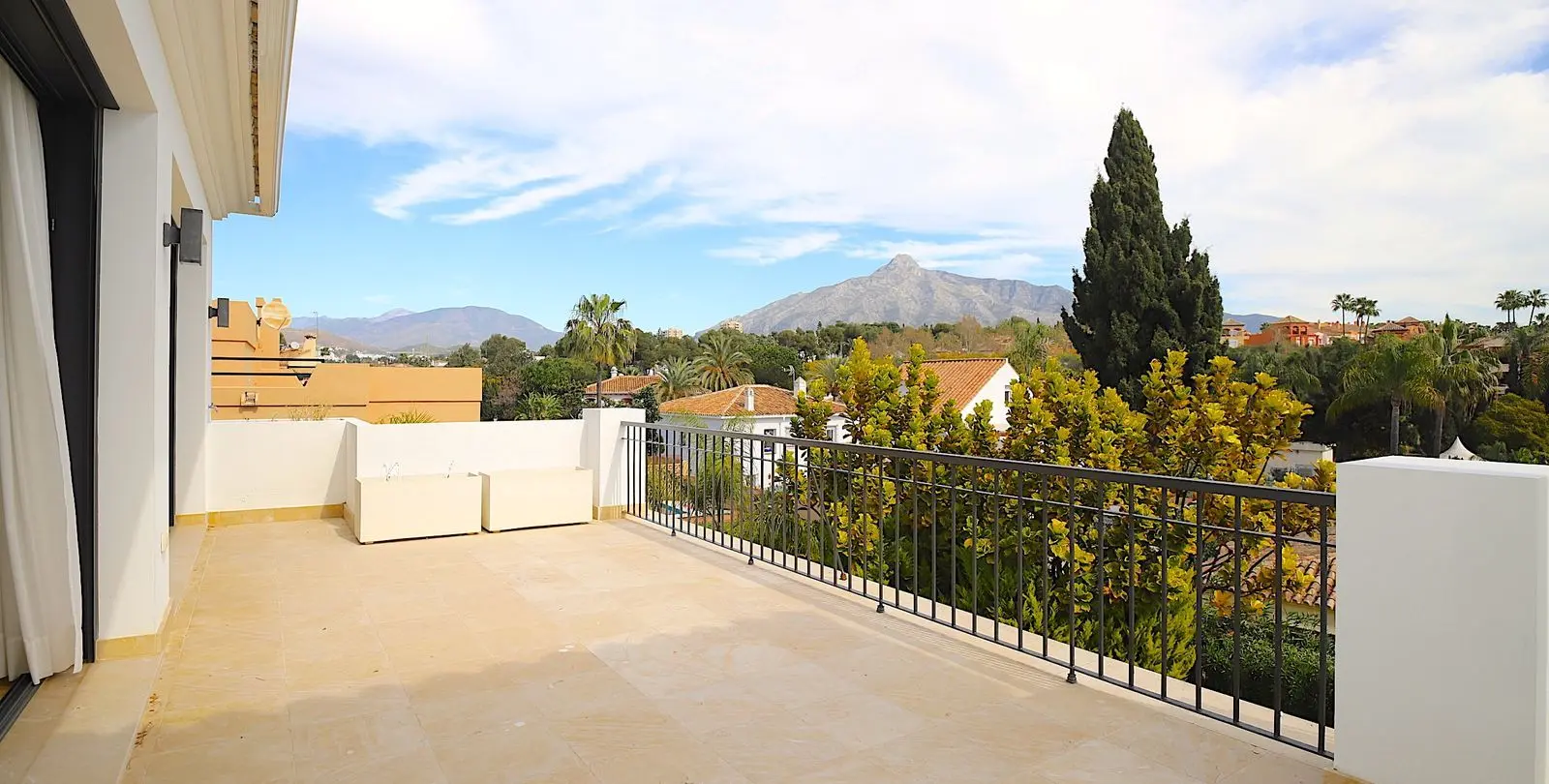 Venta de villa independiente en Nueva Andalucía 29