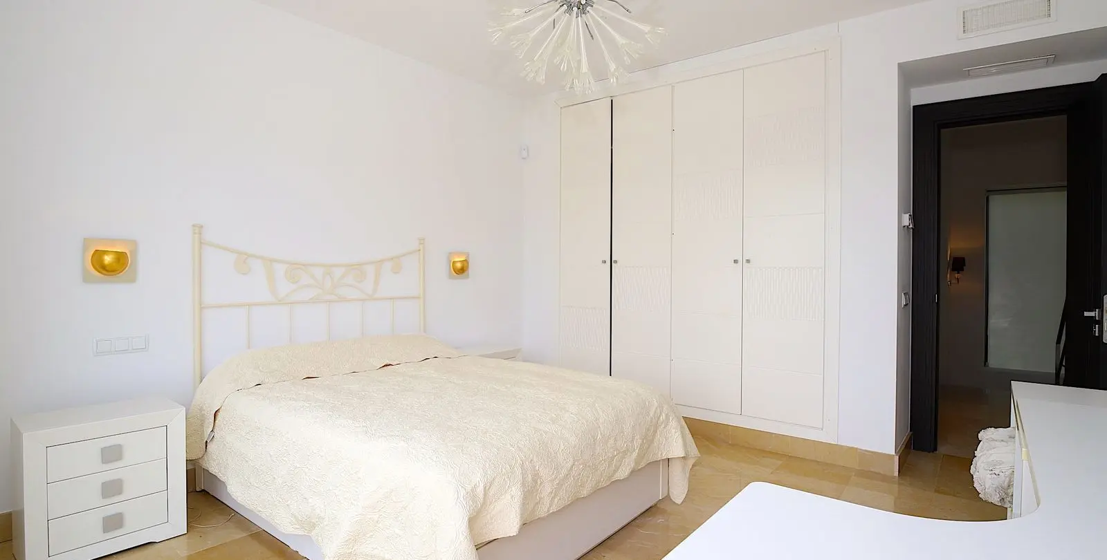 Venta de villa independiente en Nueva Andalucía 30