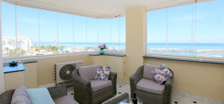 Short-term rent of middle floor apartment in Estepona 0