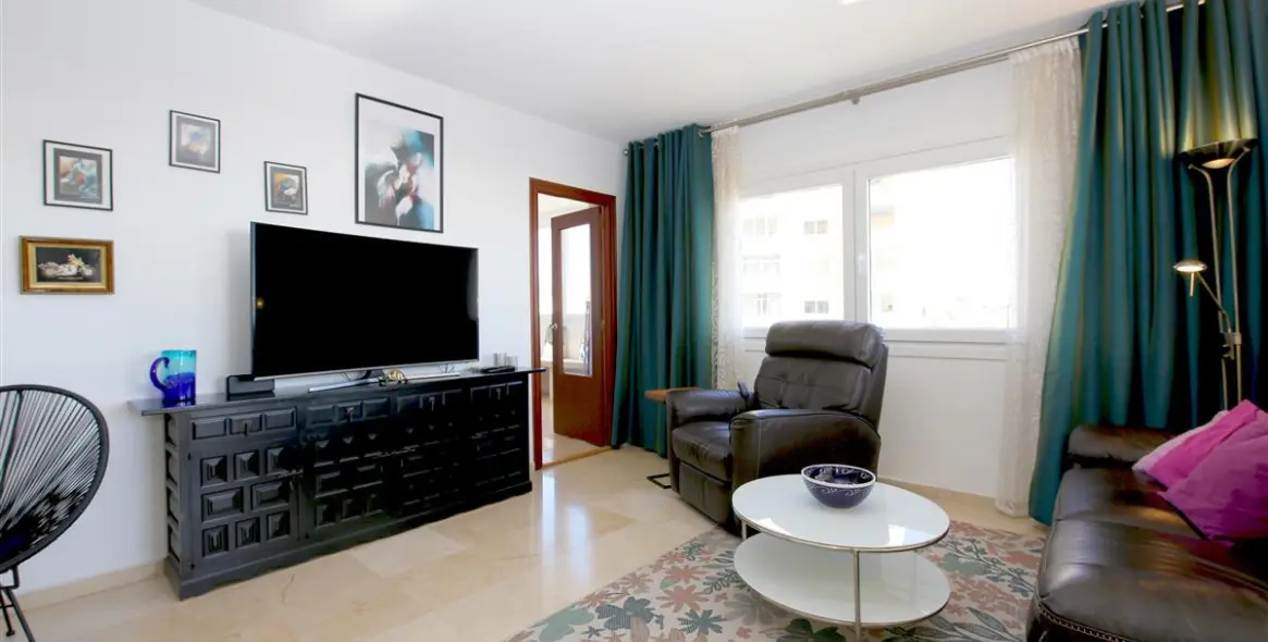 Short-term rent of middle floor apartment in Estepona 3