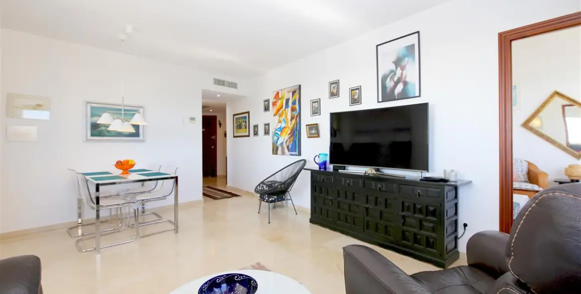 Short-term rent of middle floor apartment in Estepona 4