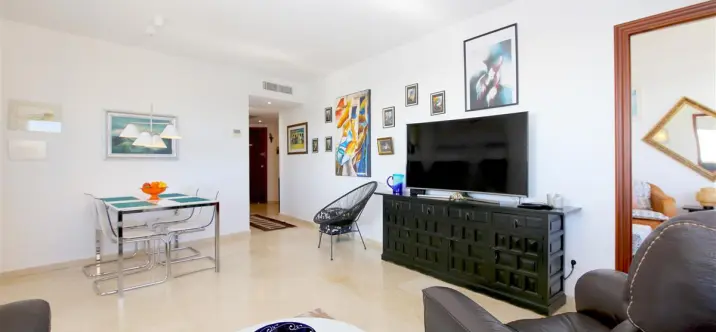 Short-term rent of middle floor apartment in Estepona 3