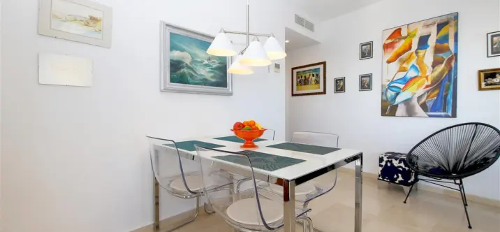 Short-term rent of middle floor apartment in Estepona 4