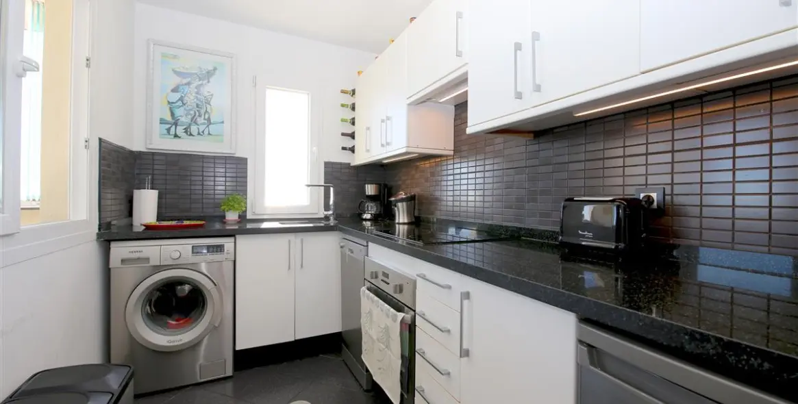 Short-term rent of middle floor apartment in Estepona 6