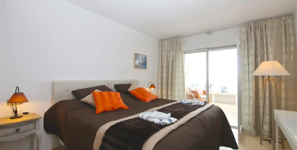 Short-term rent of middle floor apartment in Estepona 9