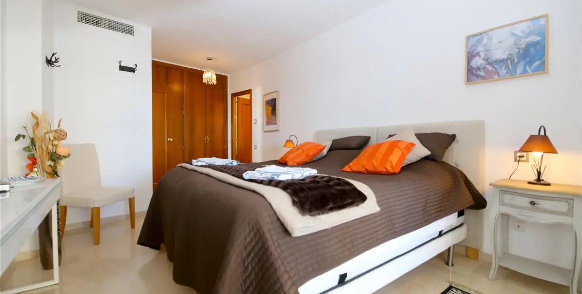 Short-term rent of middle floor apartment in Estepona 11