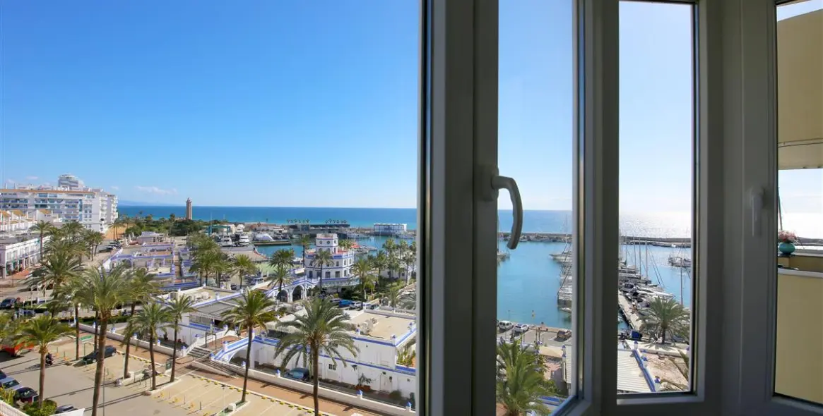 Short-term rent of middle floor apartment in Estepona 14