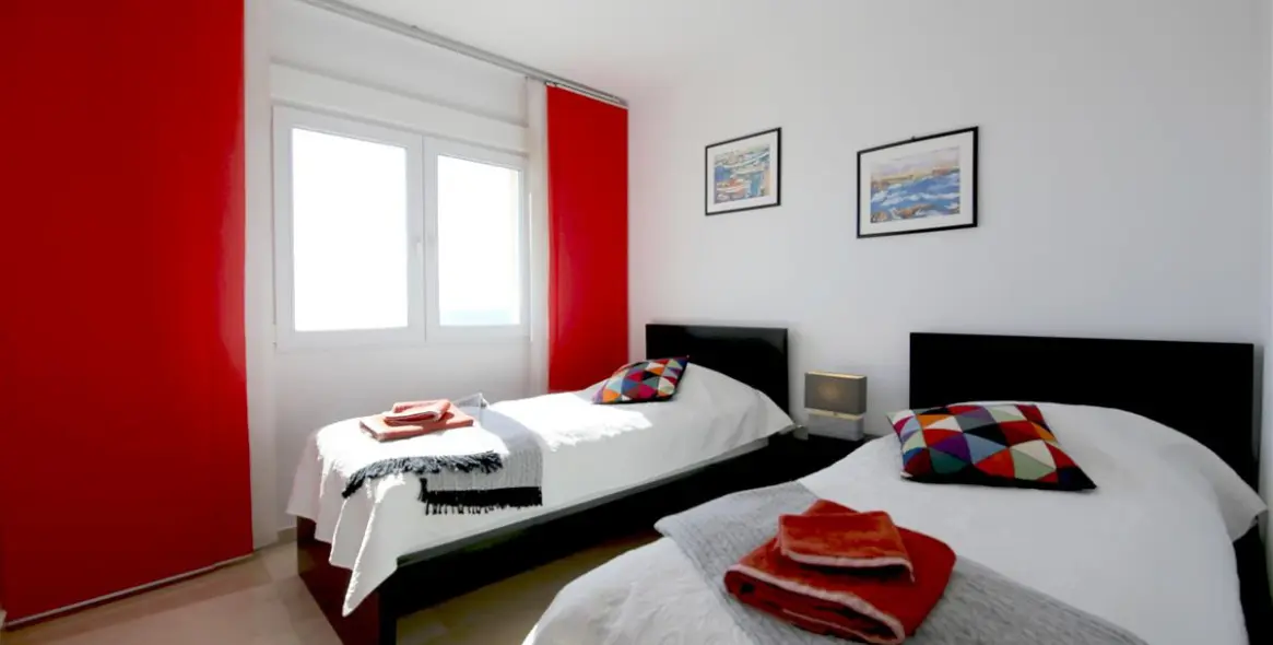 Short-term rent of middle floor apartment in Estepona 16