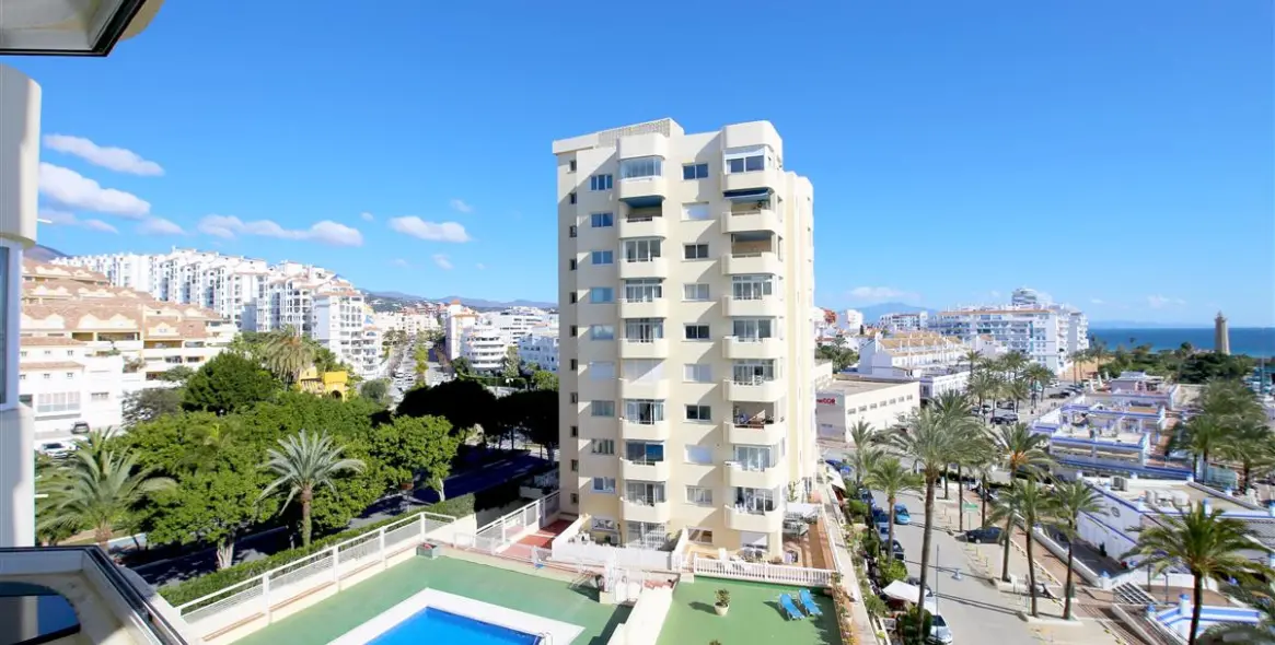Short-term rent of middle floor apartment in Estepona 19